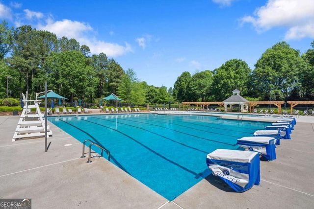 720 Lakeglen Drive, Suwanee, GA 30024