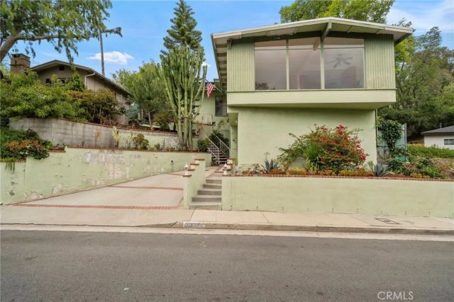 2677 Saxon, Los Angeles, CA 90065