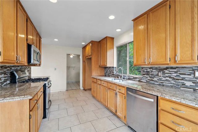 2677 Saxon, Los Angeles, CA 90065