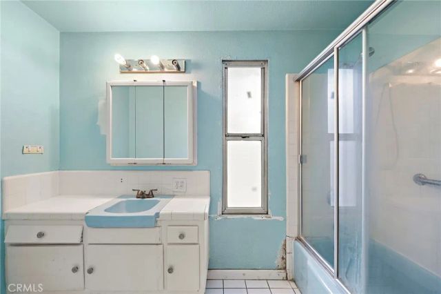 2677 Saxon, Los Angeles, CA 90065