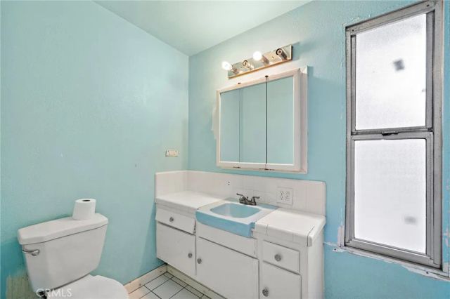 2677 Saxon, Los Angeles, CA 90065