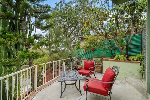 2677 Saxon, Los Angeles, CA 90065