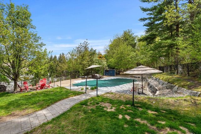 12 Rainbow Cir, Bridgewater, MA 02324