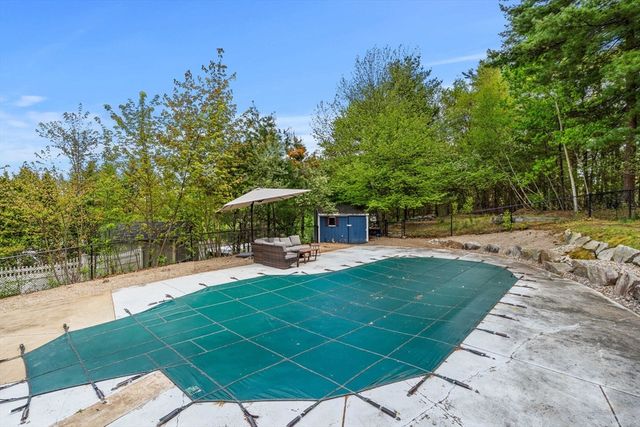 12 Rainbow Cir, Bridgewater, MA 02324