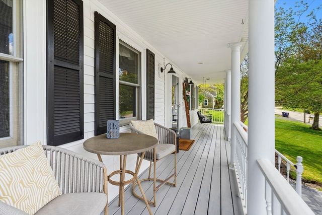 12 Rainbow Cir, Bridgewater, MA 02324