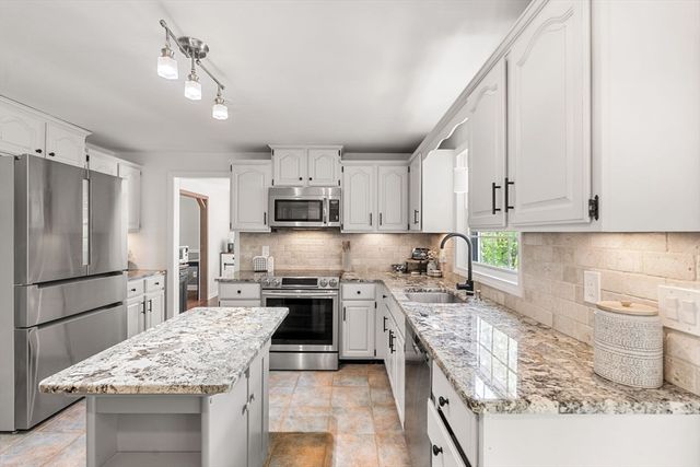 12 Rainbow Cir, Bridgewater, MA 02324