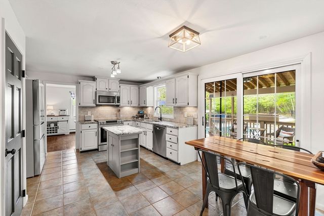 12 Rainbow Cir, Bridgewater, MA 02324
