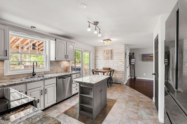 12 Rainbow Cir, Bridgewater, MA 02324
