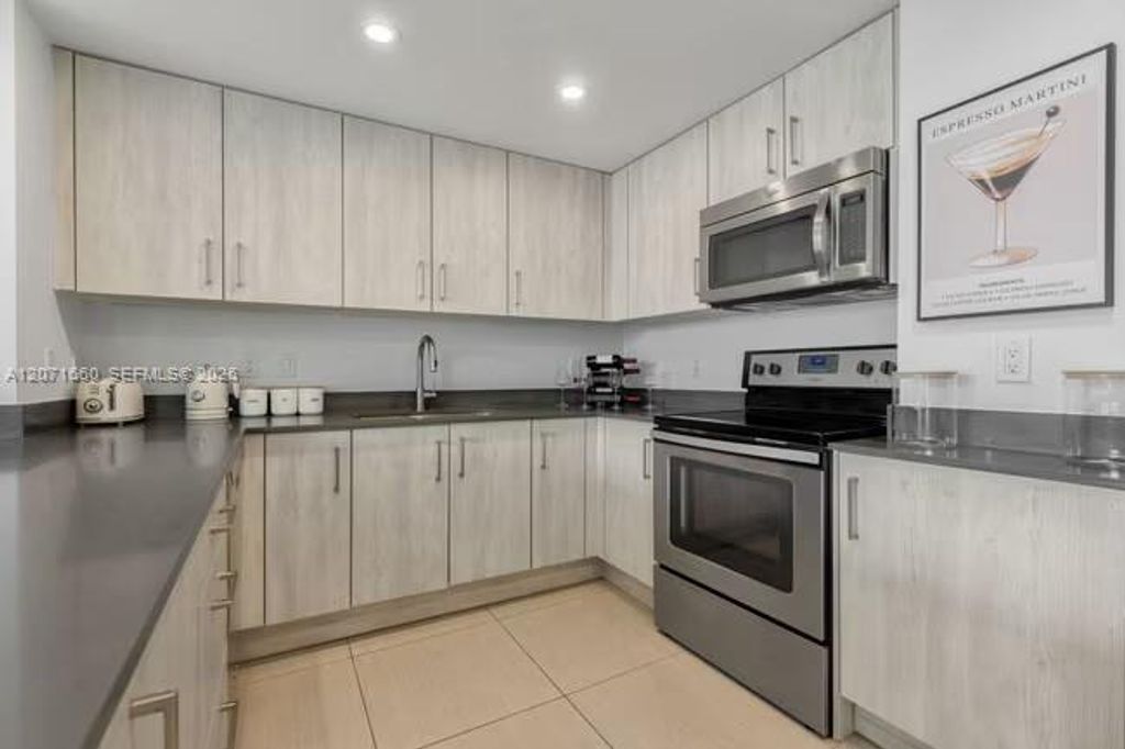 7525 E Treasure Drive 410, North Bay Village, FL 33141