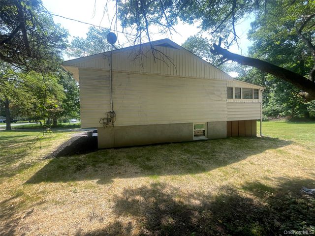 15 Vandewater Drive, Wappingers Falls, NY 12590