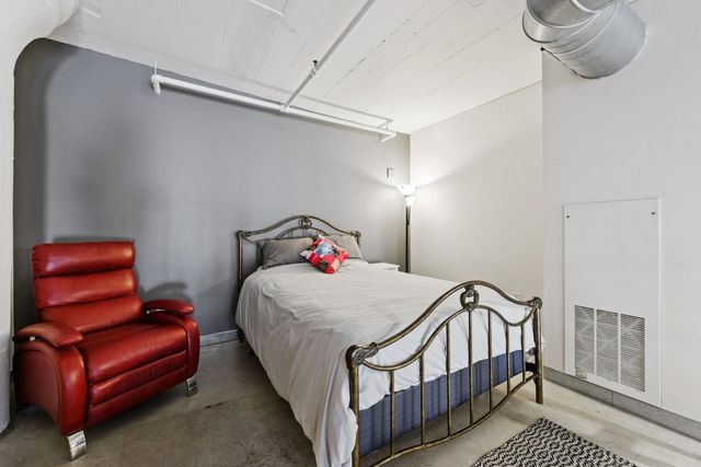250 Park Avenue 712, Minneapolis, MN 55415