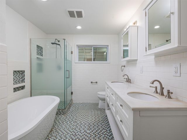 2591 Spring Valley DR, Dripping Springs, TX 78620