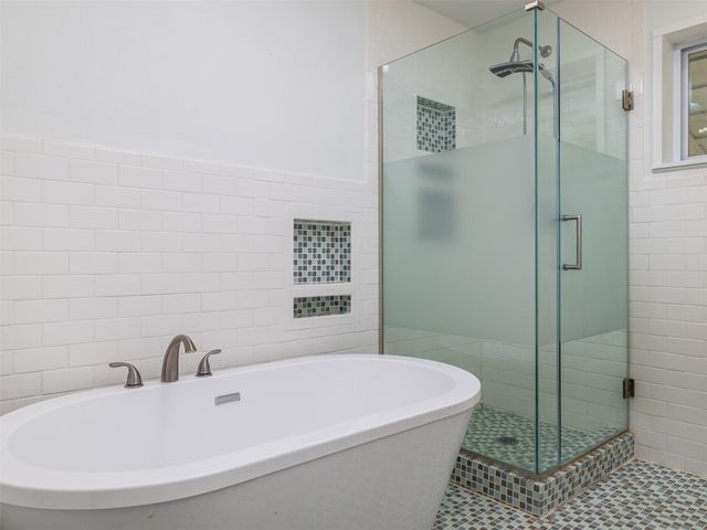 2591 Spring Valley DR, Dripping Springs, TX 78620