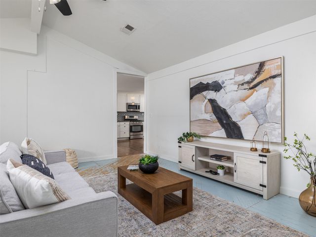 2591 Spring Valley DR, Dripping Springs, TX 78620
