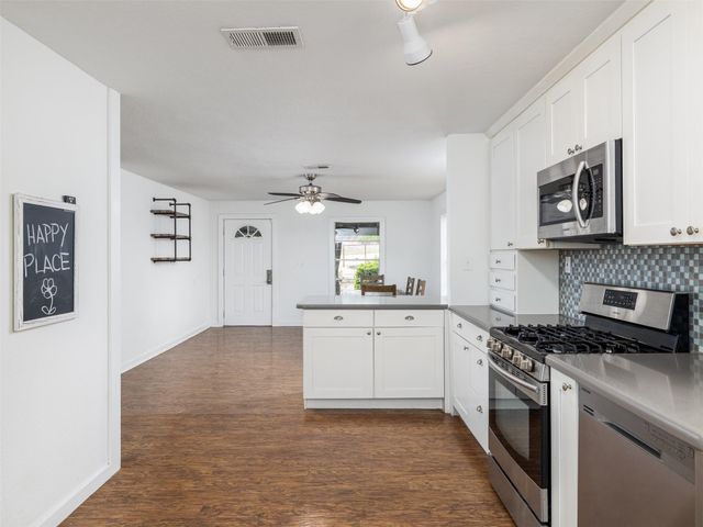 2591 Spring Valley DR, Dripping Springs, TX 78620