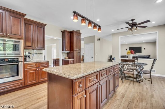 4 Harman Ct, Hillsborough Twp., NJ 08844