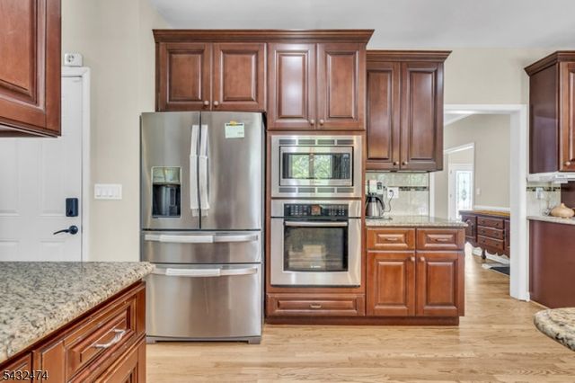 4 Harman Ct, Hillsborough Twp., NJ 08844