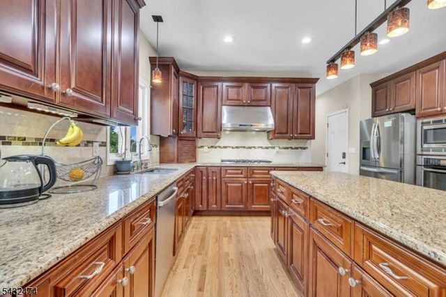4 Harman Ct, Hillsborough Twp., NJ 08844