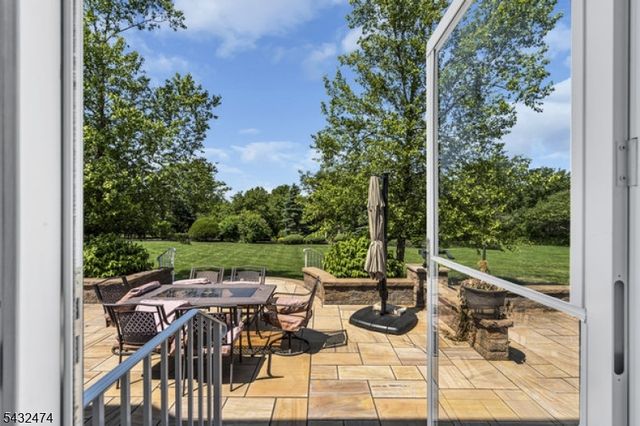 4 Harman Ct, Hillsborough Twp., NJ 08844