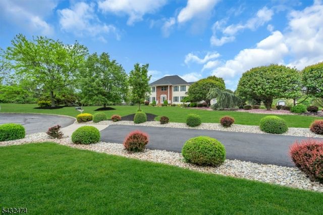 4 Harman Ct, Hillsborough Twp., NJ 08844