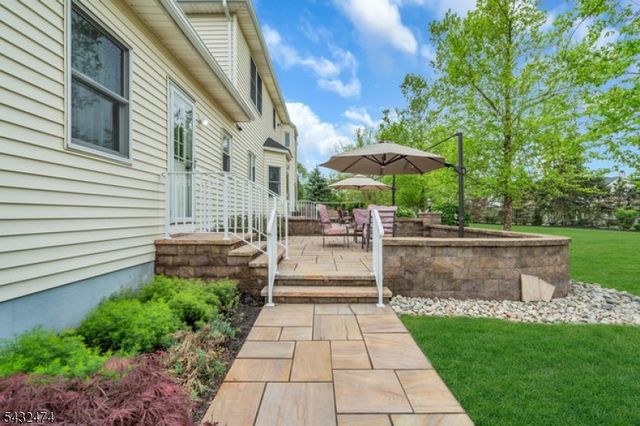 4 Harman Ct, Hillsborough Twp., NJ 08844