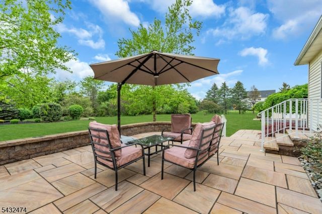 4 Harman Ct, Hillsborough Twp., NJ 08844