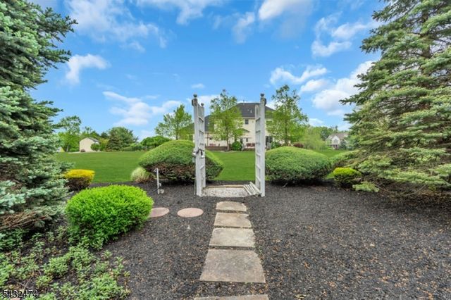 4 Harman Ct, Hillsborough Twp., NJ 08844