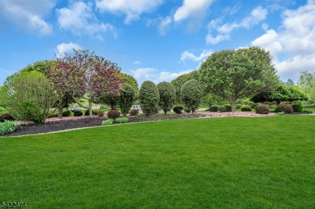4 Harman Ct, Hillsborough Twp., NJ 08844