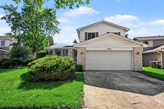 7 Blue Jay Court, Woodridge, IL 60517