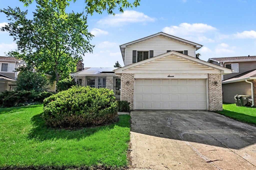 7 Blue Jay Court, Woodridge, IL 60517