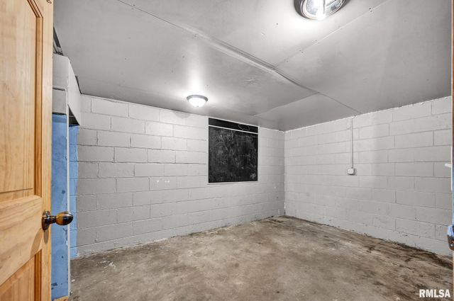 1003 CHESTNUT Street, Pekin, IL 61554