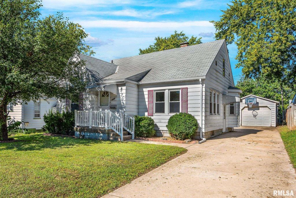 1003 CHESTNUT Street, Pekin, IL 61554