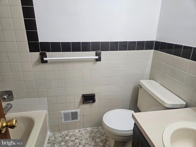 9156 ELLIE DR, Philadelphia, PA 19114