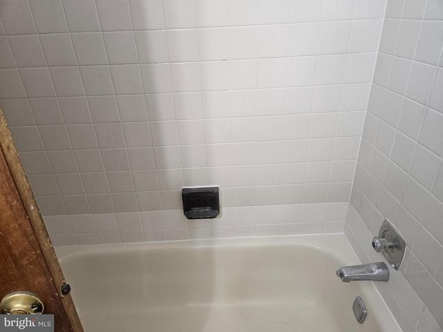 9156 ELLIE DR, Philadelphia, PA 19114