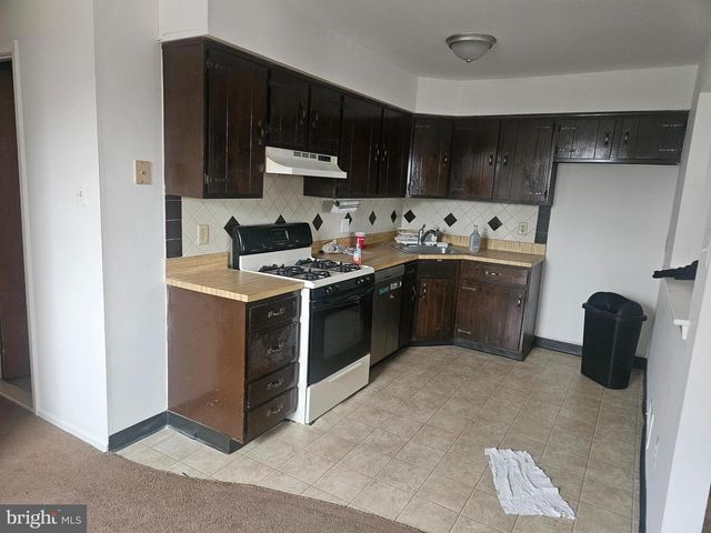 9156 ELLIE DR, Philadelphia, PA 19114