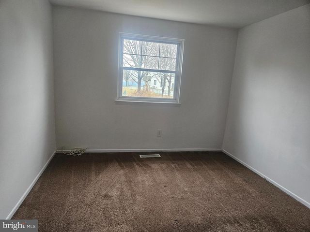 9156 ELLIE DR, Philadelphia, PA 19114