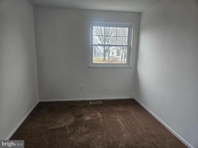 9156 ELLIE DR, Philadelphia, PA 19114