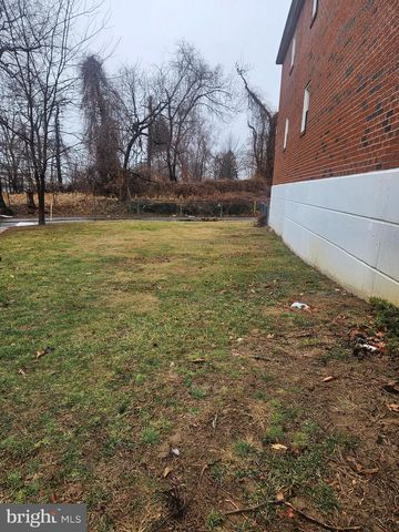 9156 ELLIE DR, Philadelphia, PA 19114