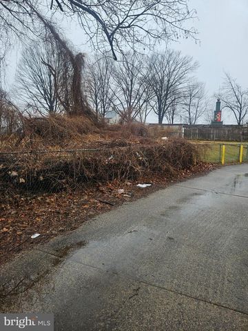 9156 ELLIE DR, Philadelphia, PA 19114