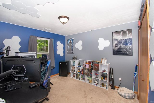 206 Glory Avenue, Kendallville, IN 46755