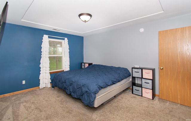 206 Glory Avenue, Kendallville, IN 46755