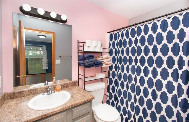 206 Glory Avenue, Kendallville, IN 46755