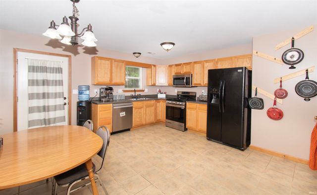 206 Glory Avenue, Kendallville, IN 46755