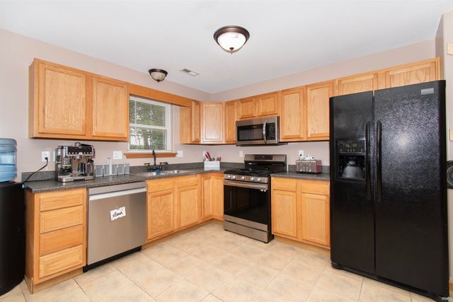 206 Glory Avenue, Kendallville, IN 46755