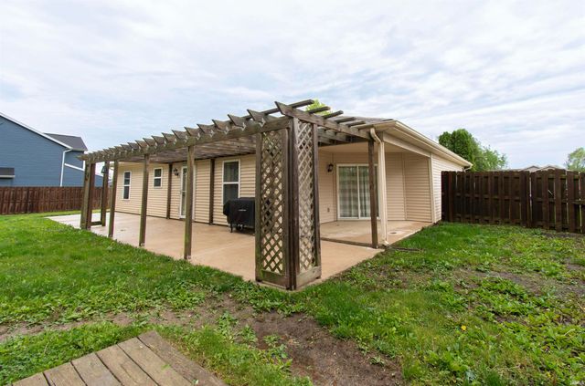 206 Glory Avenue, Kendallville, IN 46755