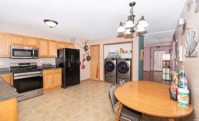 206 Glory Avenue, Kendallville, IN 46755