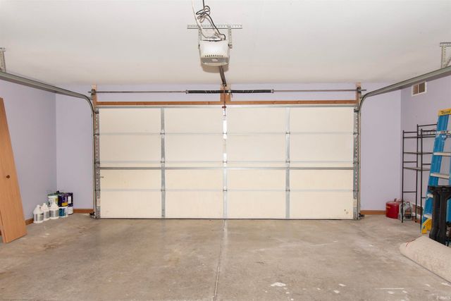 206 Glory Avenue, Kendallville, IN 46755