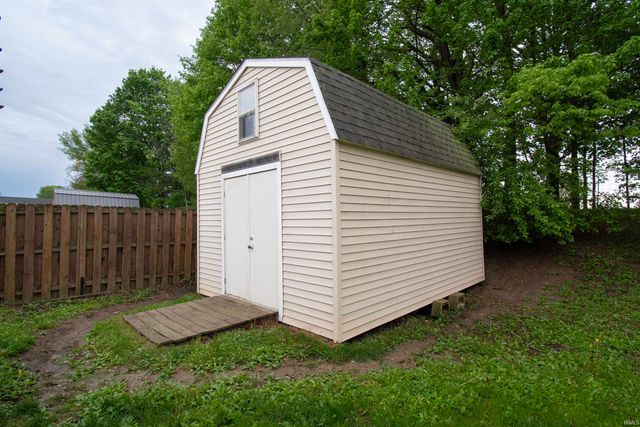 206 Glory Avenue, Kendallville, IN 46755