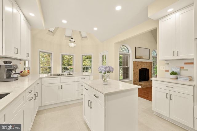 8408 COPPERLEAF CT, Fairfax Station, VA 22039