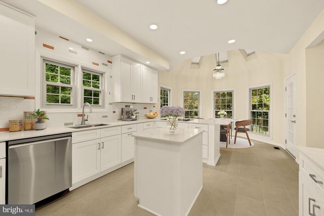 8408 COPPERLEAF CT, Fairfax Station, VA 22039